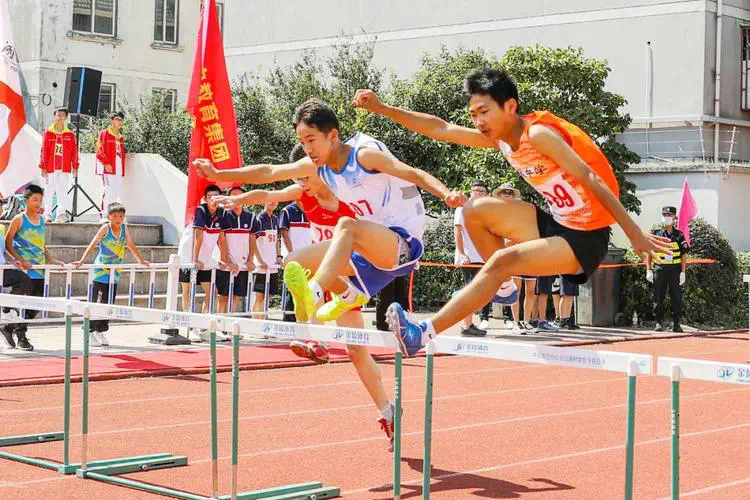 单杠爱好者必读：深入了解室内单杠和室外单杠的不同。